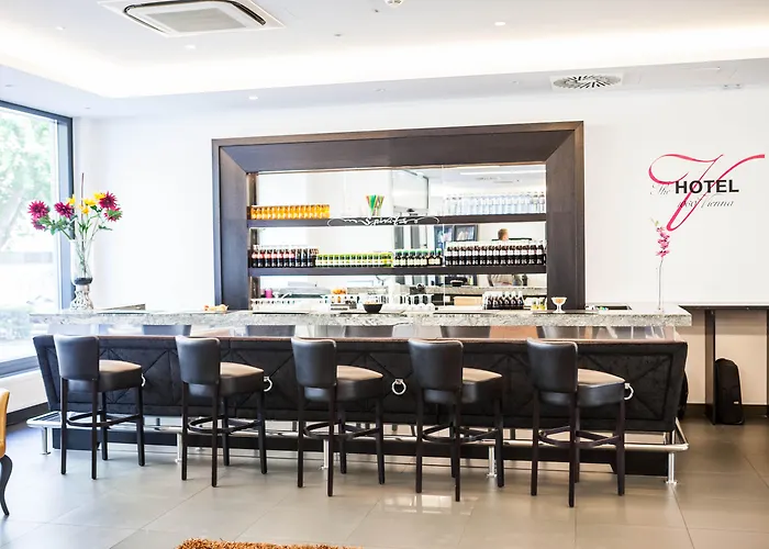 Elaya West, Trademark By Wyndham 4*