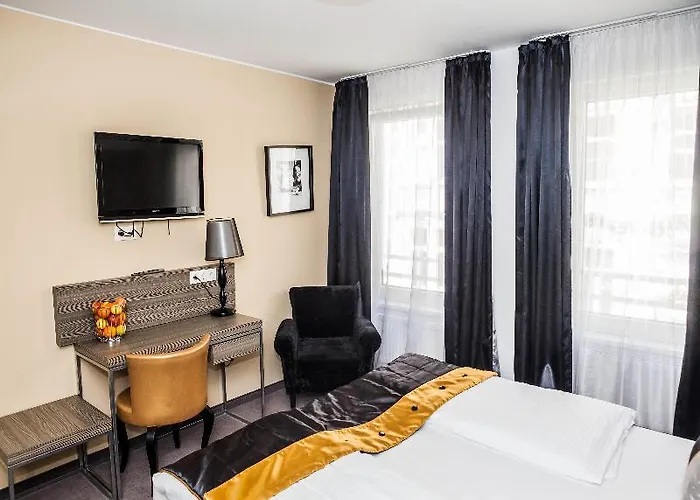 Elaya West, Trademark By Wyndham Hotel