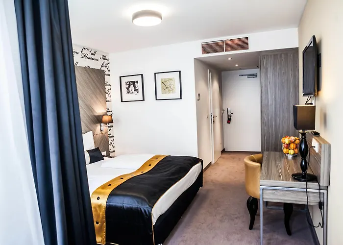 Elaya West, Trademark By Wyndham 4*