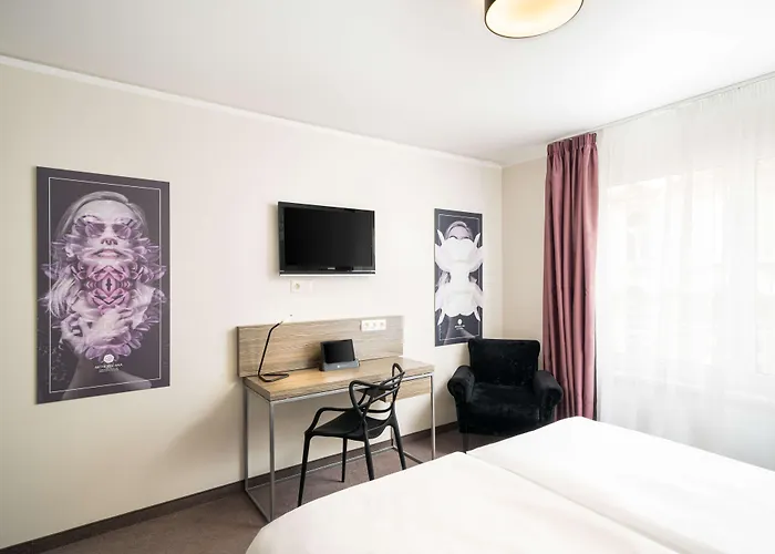 Elaya West, Trademark By Wyndham 4*