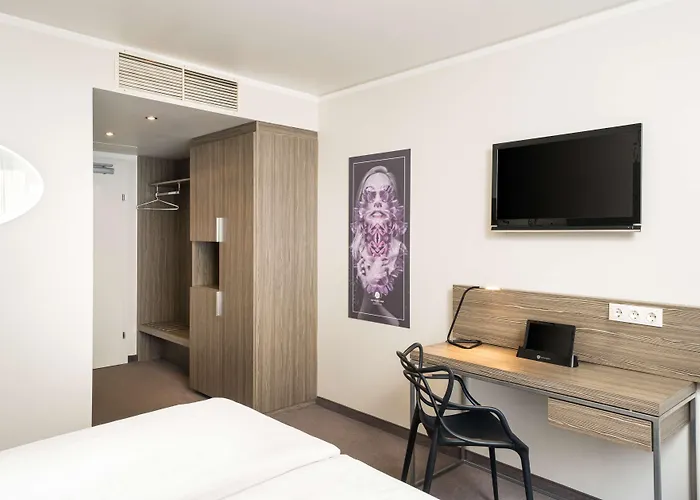 Elaya West, Trademark By Wyndham 4*