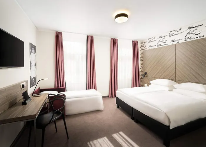 Hotel Elaya West, Trademark By Wyndham 4*