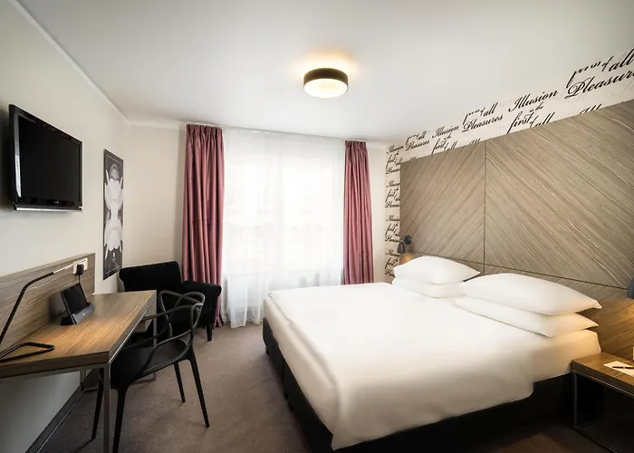 Elaya West, Trademark By Wyndham 4*