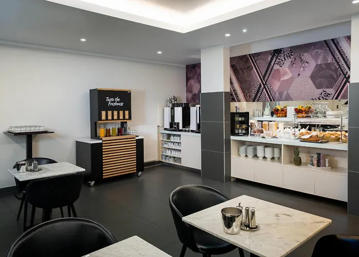 Elaya West, Trademark By Wyndham 4*