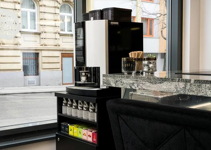 Elaya West, Trademark By Wyndham Отель