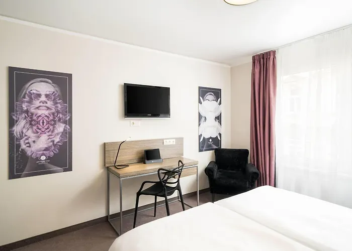 Hotel Elaya West, Trademark By Wyndham Vienne