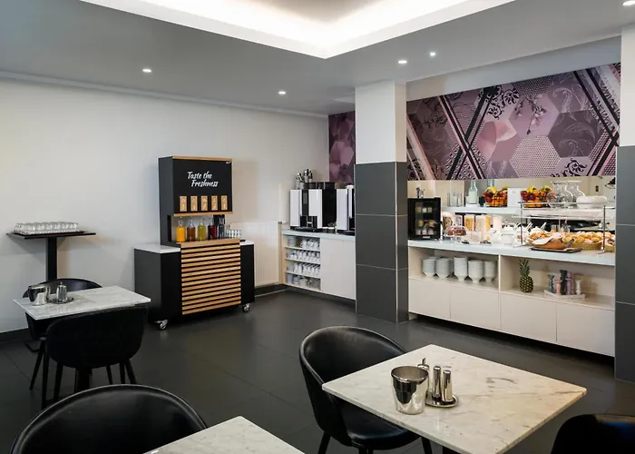 Hotel Elaya West, Trademark By Wyndham 4*